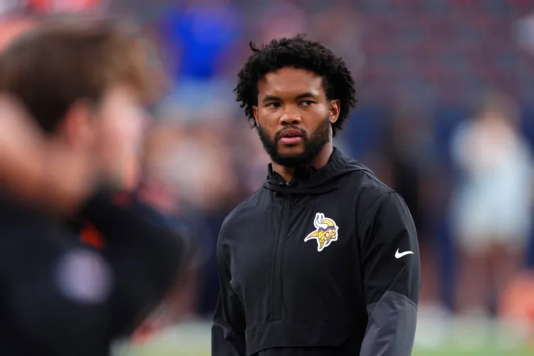 Murray's debut with Minnesota comes against familiar face